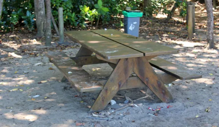 Table et bancs l'Anse l'Étang