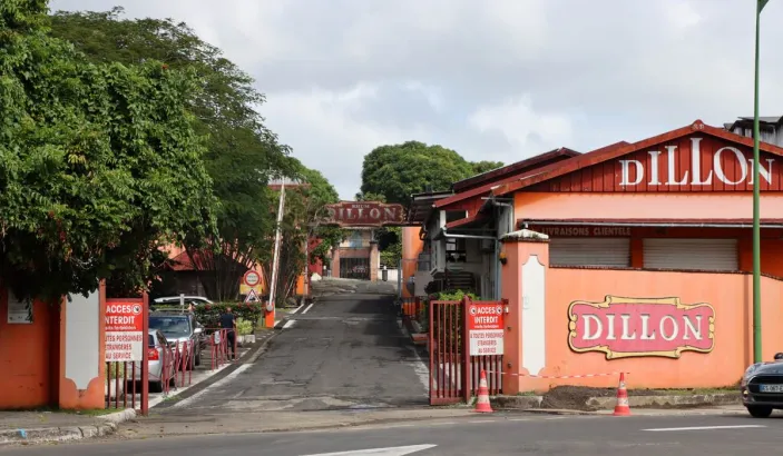 Entrée de la Distillerie Dillon