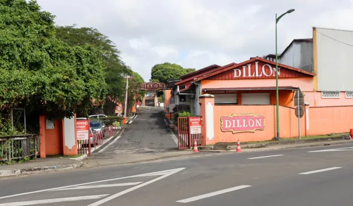 Entrée de la Distillerie Dillon