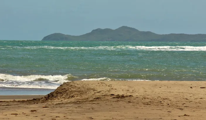 Chemin séparant l'îlet Sainte-Marie des côtes