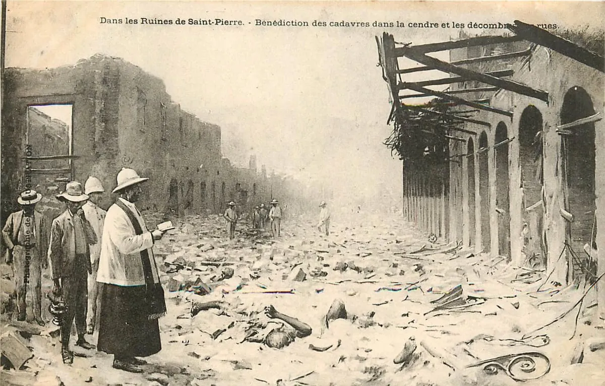 Cadavres jonchant les rues de Saint-Pierre