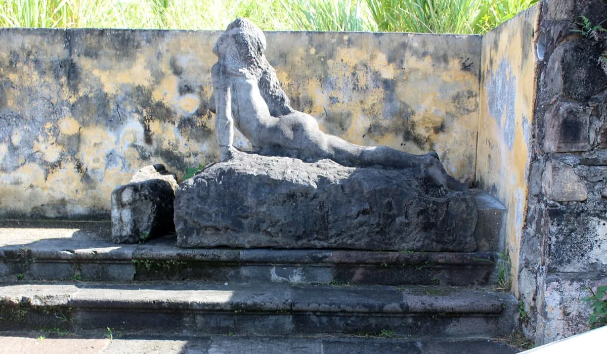 Ruines de l'ancien théâtre de Saint-Pierre