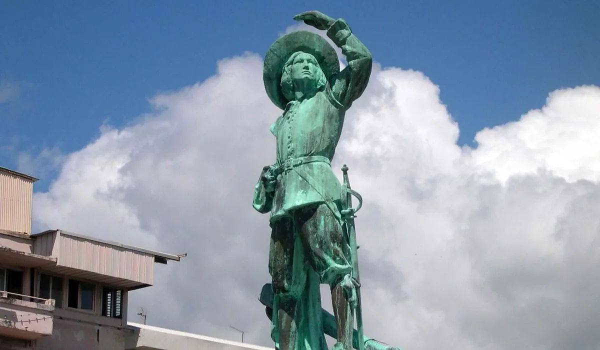 Statue of Pierre Belain d'Esnambuc Statue of Pierre Belain d'Esnambuc