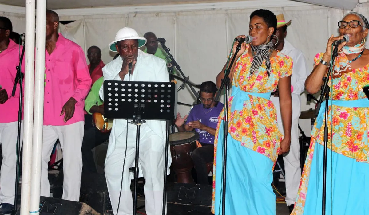 Ravine Plate, a Chanté Nwel band