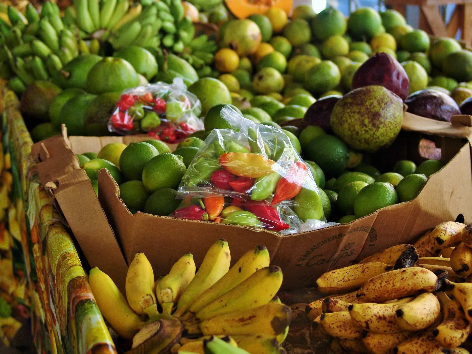 Bananes, piments, avocats, patates douces